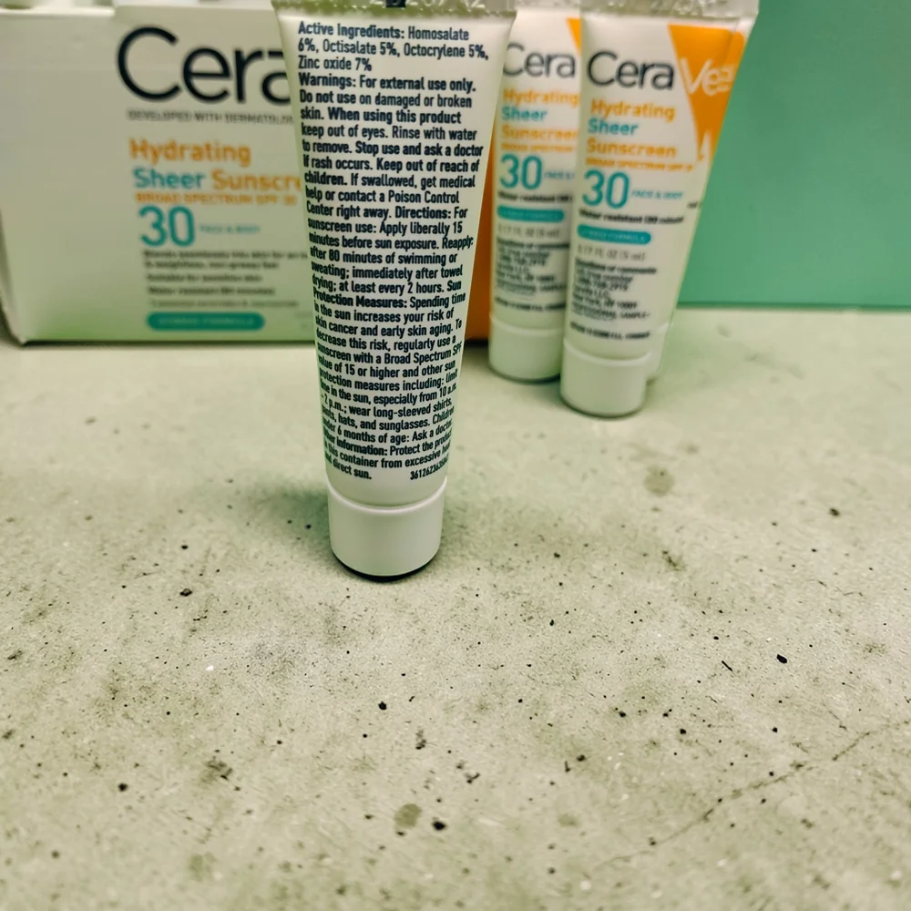 15 Pack: CeraVe Hydrating Sheer Sunscreen SPF 30 - 2.55 Fl Oz Total - Picture 3 of 3
